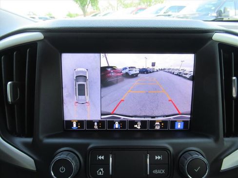 Used 2023 GMC Terrain SLT w/ Infotainment Package II image 29