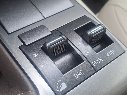 Used 2017 Lexus GX 460 Premium image 30