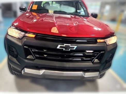 Used 2024 Chevrolet Colorado Trail Boss w/ Technology Package AWD/4WD image 10