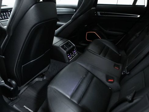 Certified 2022 Porsche Panamera Platinum Edition image 28