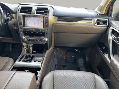 Used 2017 Lexus GX 460 image 20