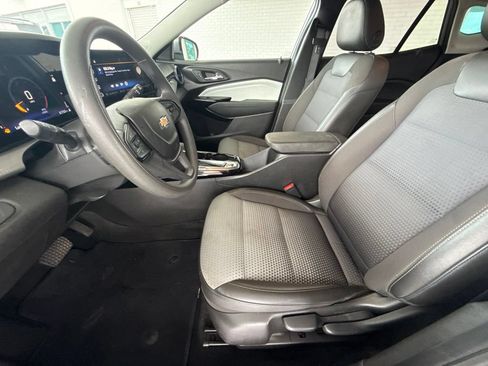 Used 2024 Chevrolet Trax LT FWD image 25