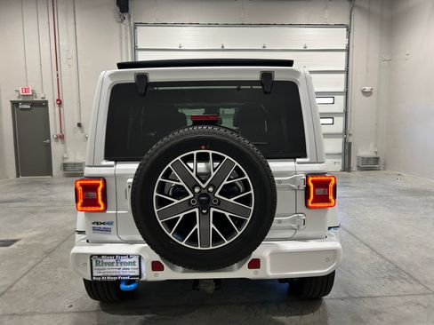 Used 2022 Jeep Wrangler Unlimited Sahara image 7