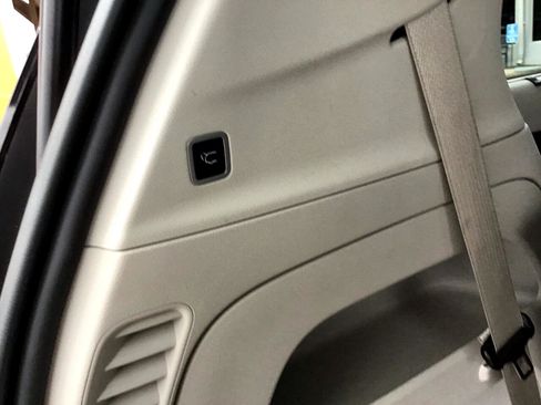 Used 2022 Chrysler Pacifica Touring-L image 50