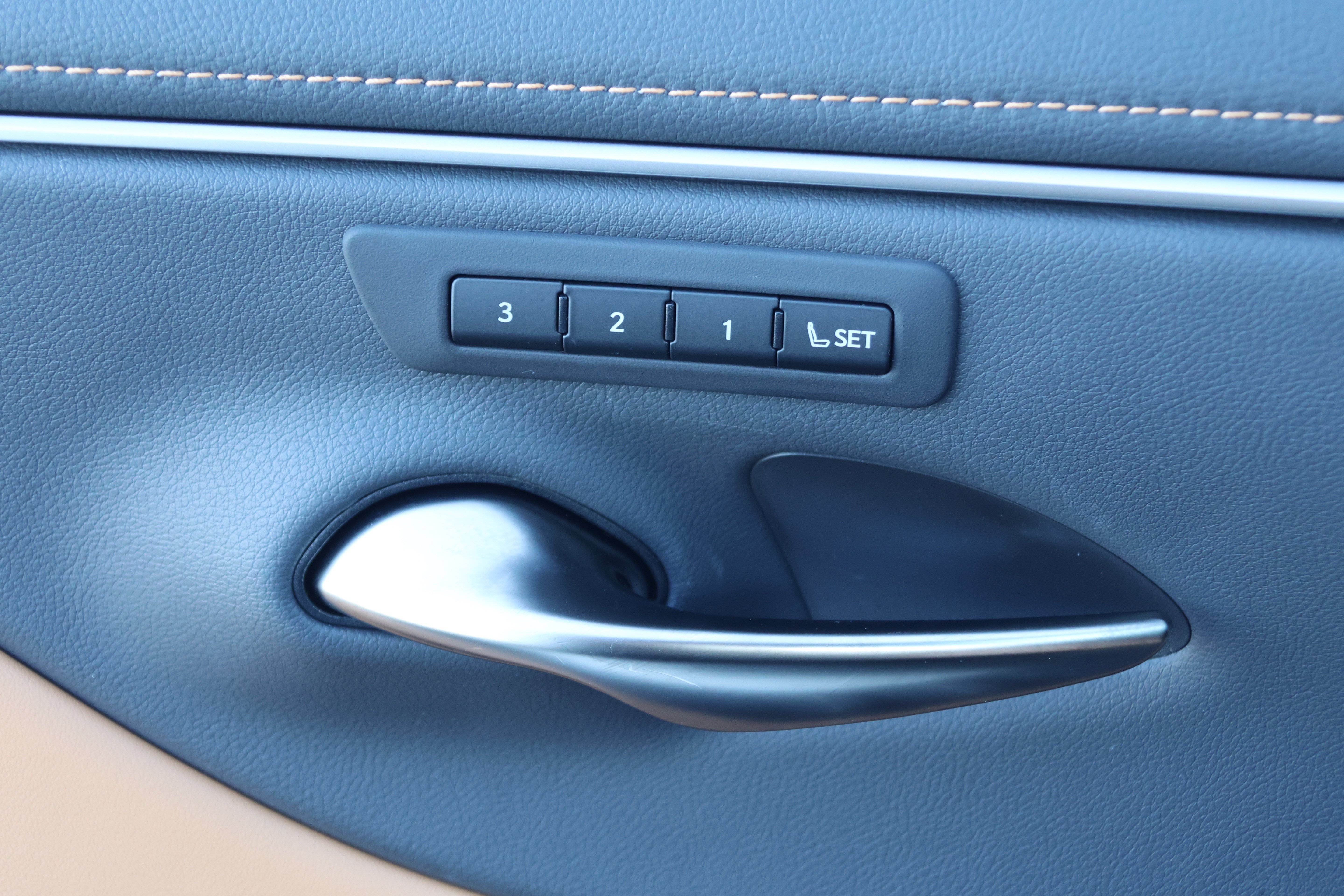 Used 2024 Lexus ES 350 w/ Premium Package FWD image 13