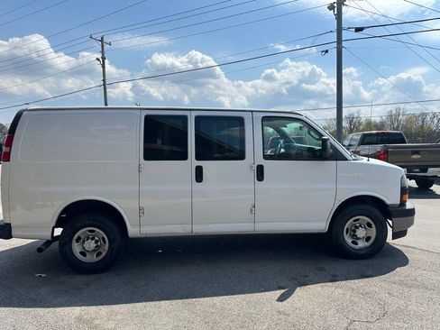 Used 2018 Chevrolet Express 2500 w/ Driver Convenience Package RWD image 11