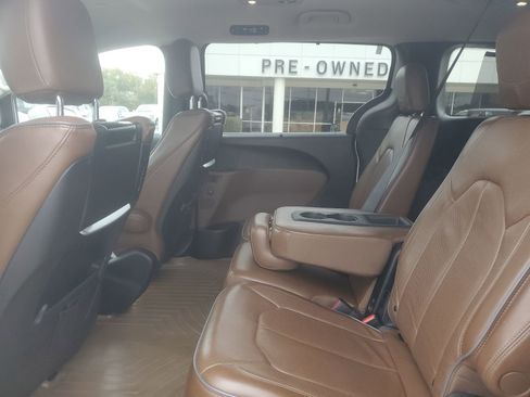 Used 2018 Chrysler Pacifica Limited w/ Advanced Safetytec Group image 13