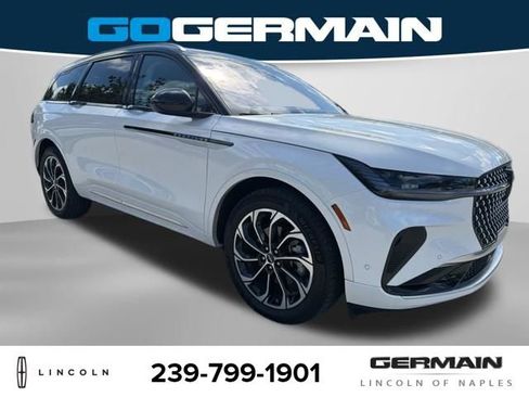 Used 2024 Lincoln Nautilus Reserve w/ Equipment Group 203A AWD/4WD image 9