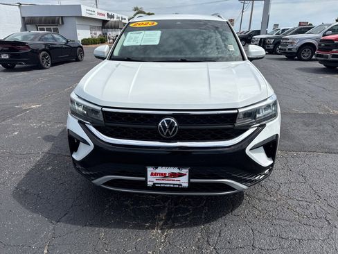 Used 2023 Volkswagen Taos SE image 2