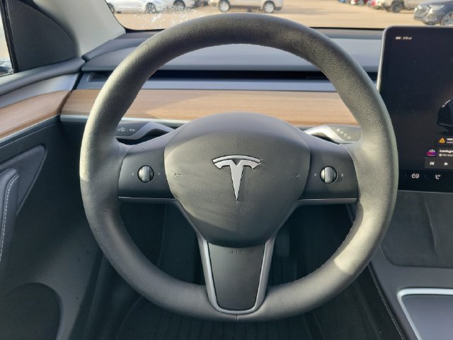 Used 2024 Tesla Model Y Long Range AWD/4WD image 22