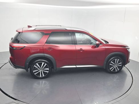 Used 2024 Nissan Pathfinder Platinum w/ Black Appearance Package AWD/4WD image 65