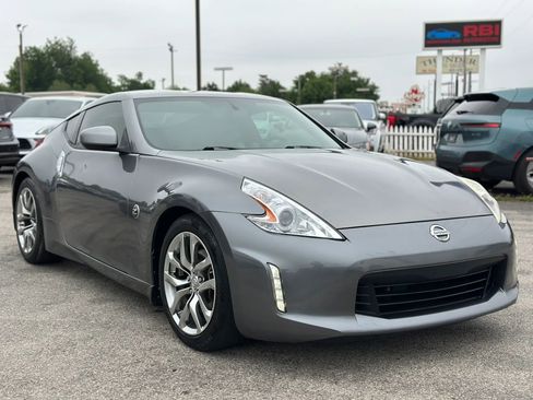 Used 2014 Nissan 370Z Coupe RWD image 3