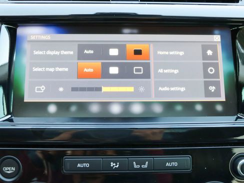 Used 2017 Land Rover Discovery First Edition image 42