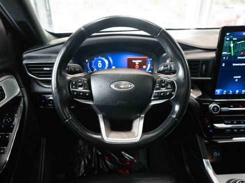 Used 2023 Ford Explorer Platinum w/ Technology Package AWD/4WD image 21