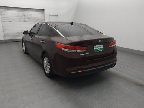 Used 2017 Kia Optima LX image 5