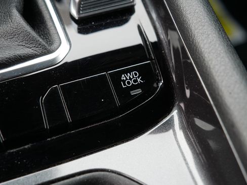 Certified 2024 Jeep Compass Latitude image 32