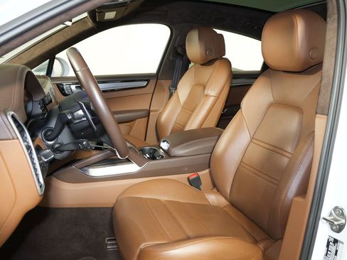 Certified 2023 Porsche Cayenne Turbo AWD/4WD image 5