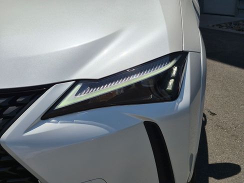 Used 2024 Lexus UX 250h AWD w/ Premium Package image 10
