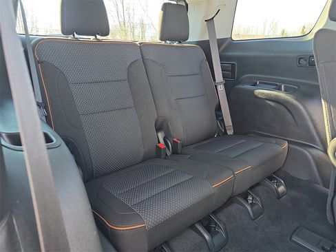 Used 2023 GMC Acadia AT4 image 12