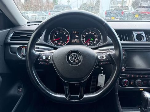 Used 2017 Volkswagen Passat 1.8T R-Line w/ R-Line Lighting Package image 21