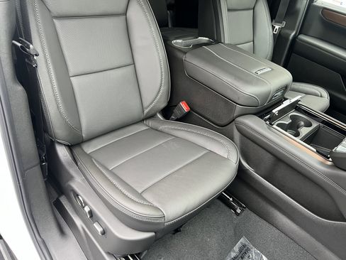 New 2026 GMC Yukon XL Denali w/ Denali Reserve Package image 27