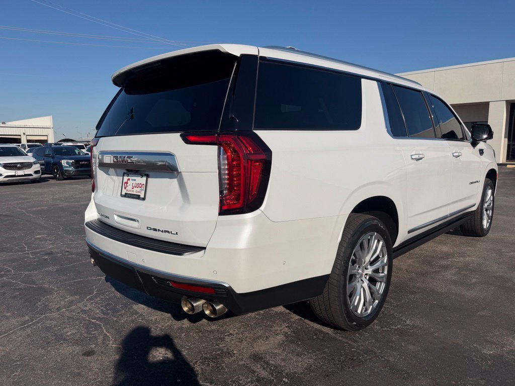 Used 2023 GMC Yukon XL Denali w/ Denali Reserve Package AWD/4WD image 3