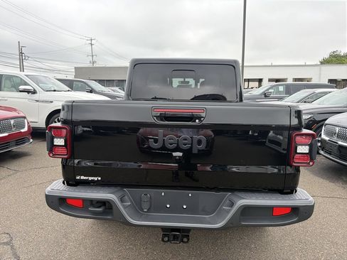 Used 2023 Jeep Gladiator Overland AWD/4WD image 4