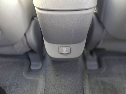 Used 2011 Toyota RAV4 Limited w/ Limited Extra Value Pkg AWD/4WD image 26