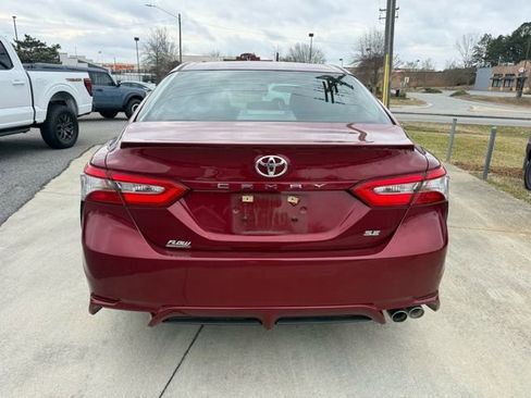 Used 2018 Toyota Camry SE w/ Moonroof Package image 8