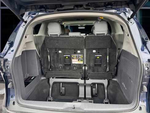 Used 2024 Toyota Sienna XLE AWD/4WD image 12