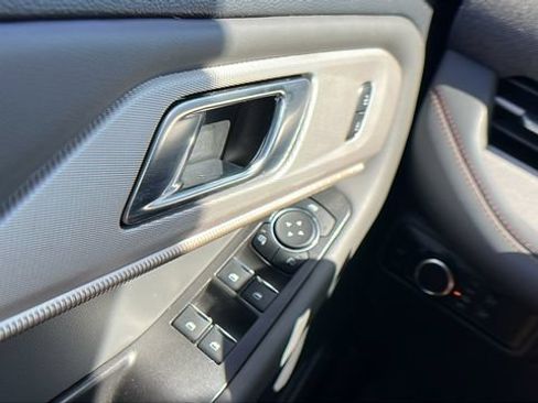 Used 2025 Ford Explorer Active RWD image 34