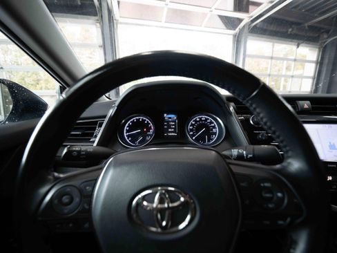 Used 2020 Toyota Camry SE w/ Carpet Mat Package image 15