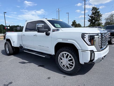 Used 2025 GMC Sierra 3500 Denali w/ Denali Reserve Package AWD/4WD image 2