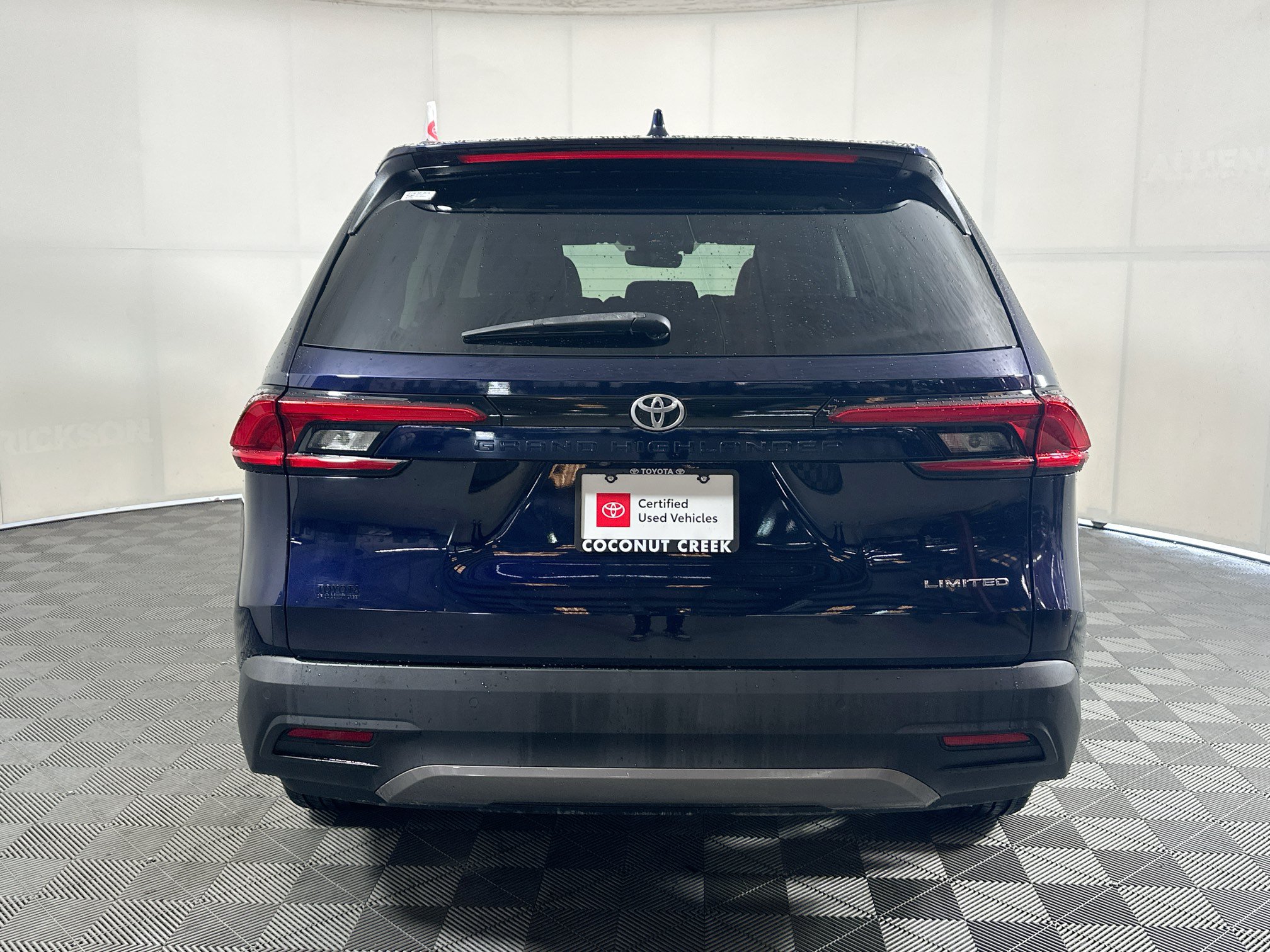 Certified 2024 Toyota Grand Highlander FWD image 4