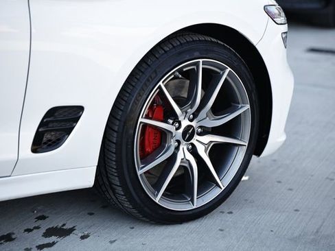 Used 2025 Genesis G70 2.5T image 5