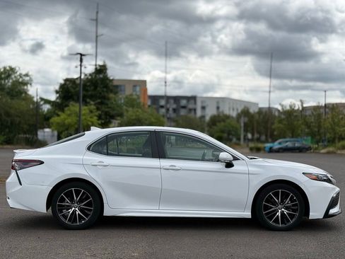Used 2023 Toyota Camry SE w/ Cold Weather Package FWD image 6