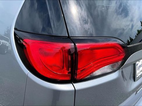 Used 2020 Chrysler Voyager L FWD image 21