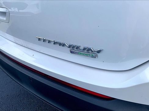 Used 2018 Ford Edge Titanium w/ Technology Package FWD image 4