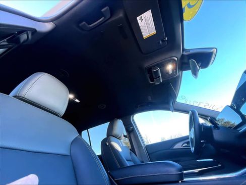 Used 2025 Chevrolet Traverse LT image 23