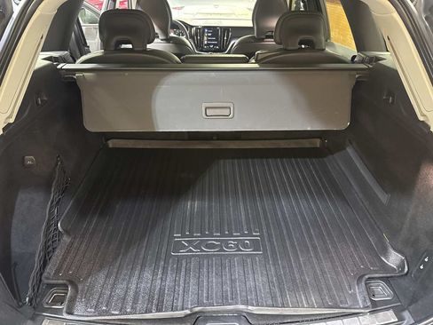 Used 2019 Volvo XC60 T6 Momentum w/ Multimedia Package AWD/4WD image 14