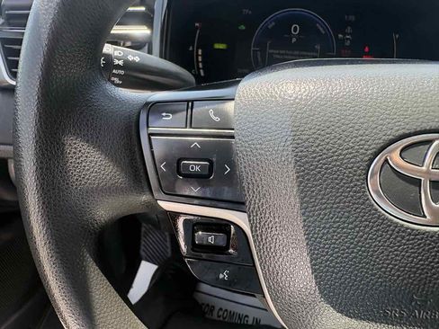 Used 2025 Toyota Camry LE FWD image 27