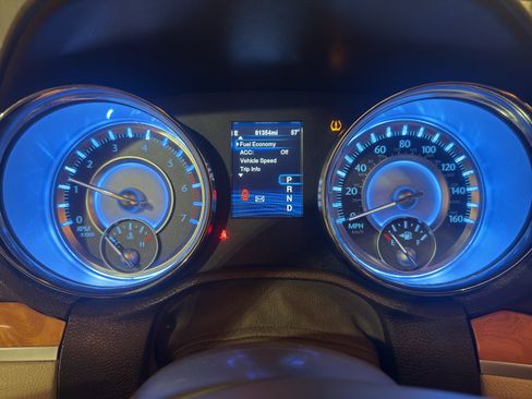 Used 2014 Chrysler 300 C w/ Harman/Kardon Audio Group AWD/4WD image 17