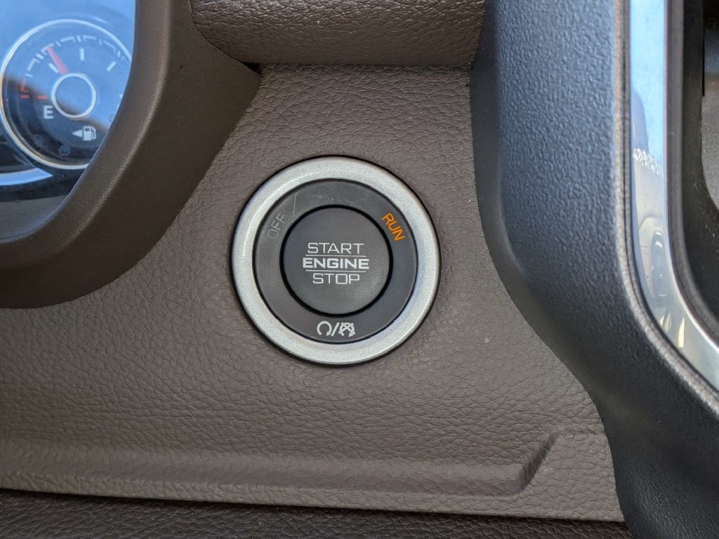 Used 2025 RAM 1500 Laramie AWD/4WD image 27