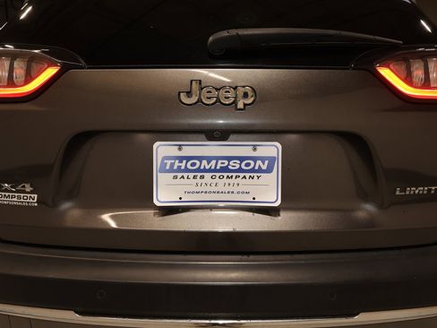 Used 2019 Jeep Cherokee Limited w/ Technology Group AWD/4WD image 22
