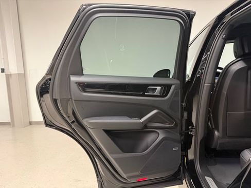 Certified 2019 Porsche Cayenne AWD/4WD image 32