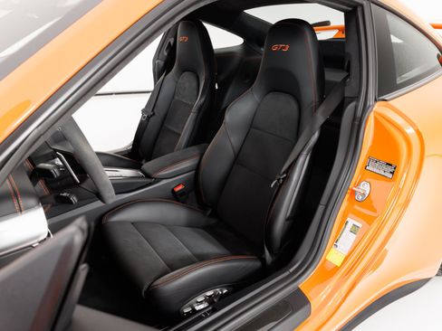 Used 2018 Porsche 911 GT3 RWD image 16
