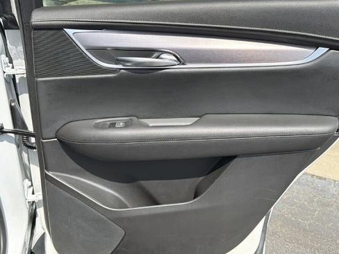 Used 2018 Cadillac XT5 Luxury w/ Driver Awareness Package FWD image 16