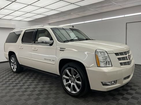 Used 2014 Cadillac Escalade ESV Premium image 3