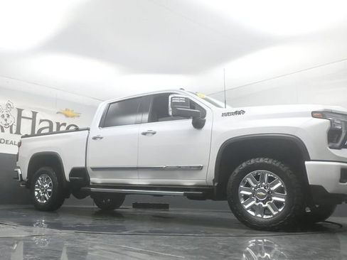 Used 2024 Chevrolet Silverado 3500 High Country w/ High Country Premium Package AWD/4WD image 2