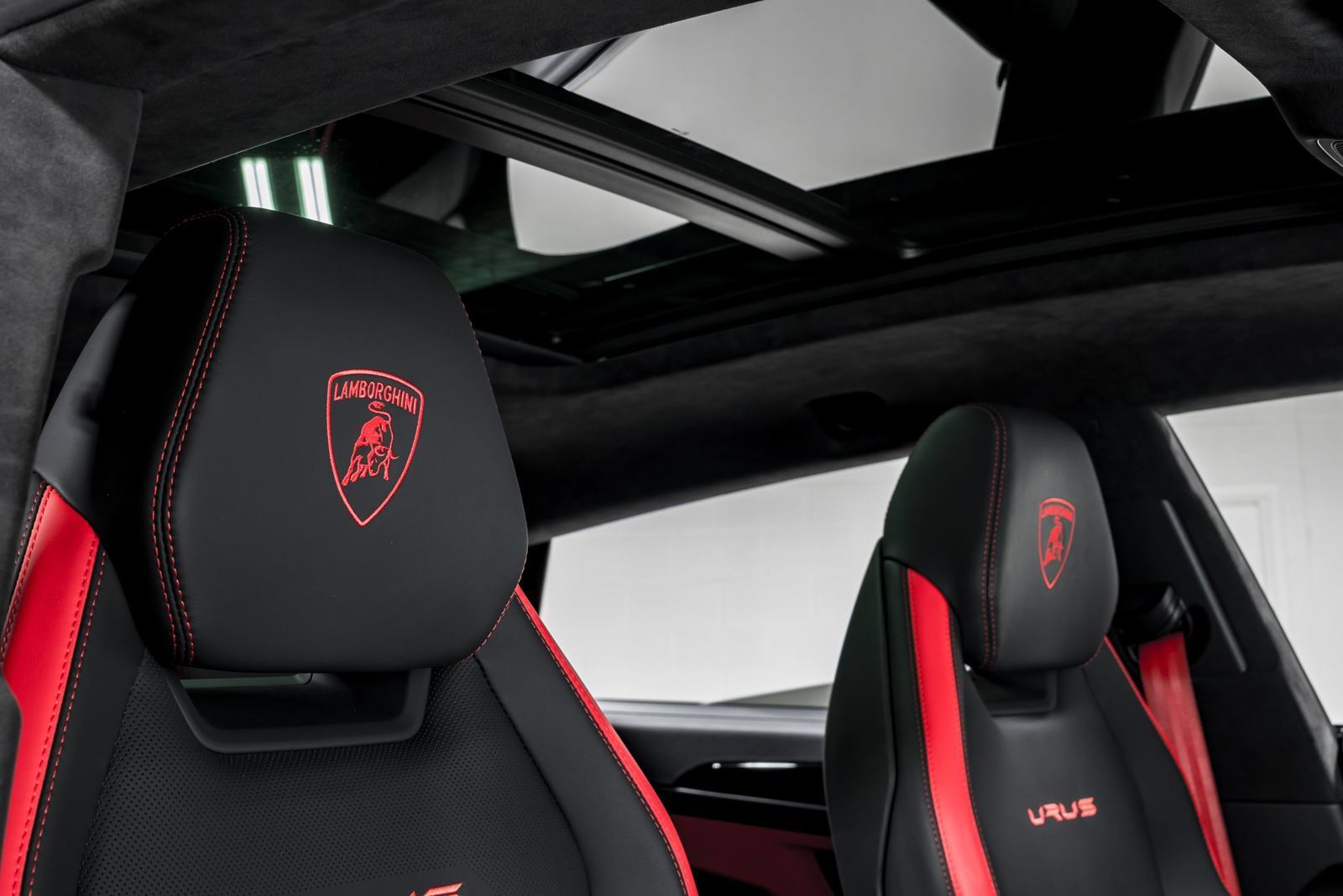 Used 2023 Lamborghini Urus S AWD/4WD image 45